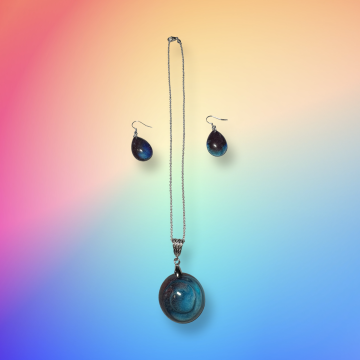 Ensemble de pendentif et boucles d'oreilles